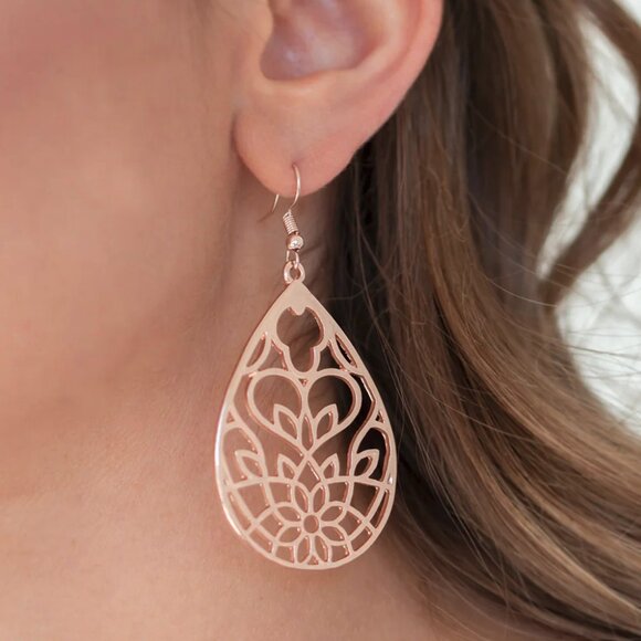 Paparazzi Jewelry Accessories - Lovely Lotus - Rose Gold Earrings - Vintage - Picture 1 of 4